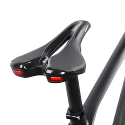 Cykelsadel med baglygte - læder - USB opladning - vandtæt
