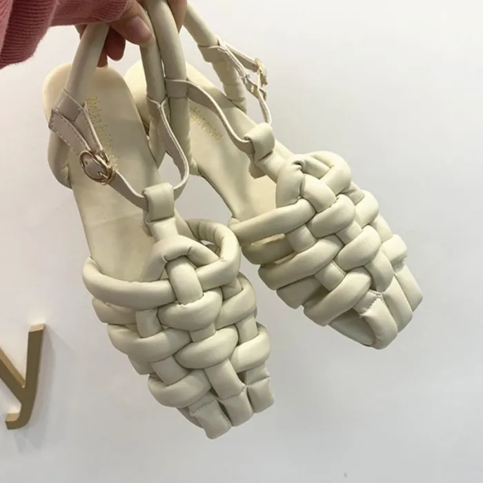 Modische flache Sandalen - mit Riemchen - Flechtmuster