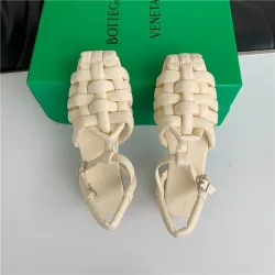 Modische flache Sandalen - mit Riemchen - Flechtmuster