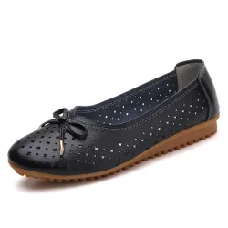 Fasjonable klassiske flate sko - slip-on - uthult design