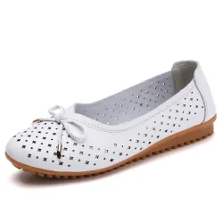 Sapatos rasos clássicos da moda - slip-on - design oco