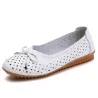 Sapatos rasos clássicos da moda - slip-on - design oco