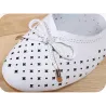 Sapatos rasos clássicos da moda - slip-on - design oco