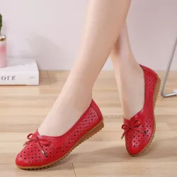 Fasjonable klassiske flate sko - slip-on - uthult design