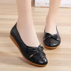 Fasjonable klassiske flate sko - slip-on - uthult design