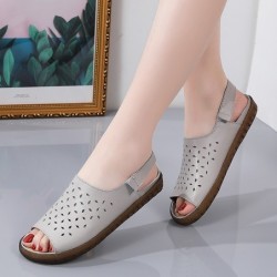 Sandálias rasas da moda - bico aberto / calcanhar