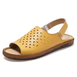 Modische flache Sandalen - offene Spitze / Ferse