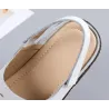 Sandálias rasas da moda - bico aberto / calcanhar