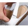 Sandálias rasas da moda - bico aberto / calcanhar