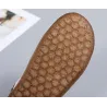 Sandálias rasas da moda - bico aberto / calcanhar
