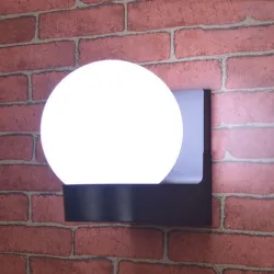 Moderne kuleformet lampe - utendørs vegglampe