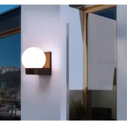 Nowoczesna lampa w kształcie kuli - kinkiet zewnętrznyKinkiety