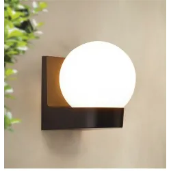 Moderne kuleformet lampe - utendørs vegglampe
