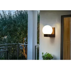 Moderne kugleformet lampe - udendørs væglampe