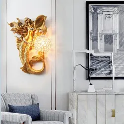 Lyxig kristallvägglampa - guldsjöjungfru med boll