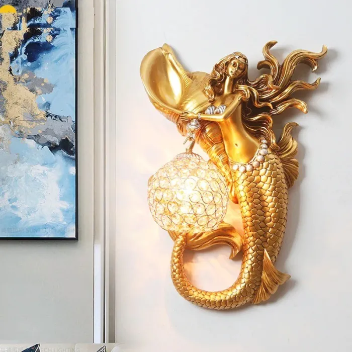 Lyxig kristallvägglampa - guldsjöjungfru med boll