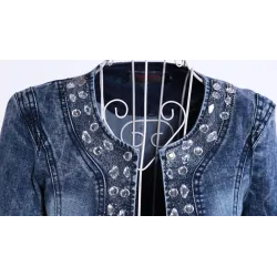 Fasjonabel kort denimjakke - med paljetter / krystaller - slank