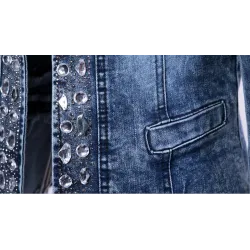 Fasjonabel kort denimjakke - med paljetter / krystaller - slank