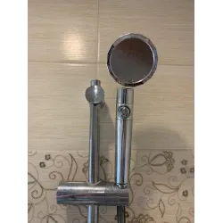 Moderner Duschkopf - wassersparend - 360 drehbar - mit kleinem Ventilator - Filter