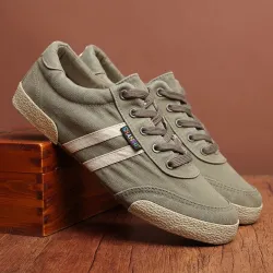 Klassiske herresko - sneakers i flat canvas - rund tå - snøring