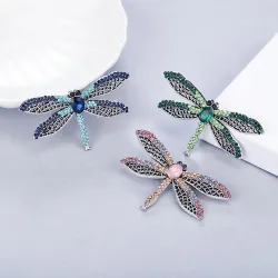 Elegant broche - med farverig krystal guldsmede