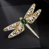 Broche de libélula de cristal na moda