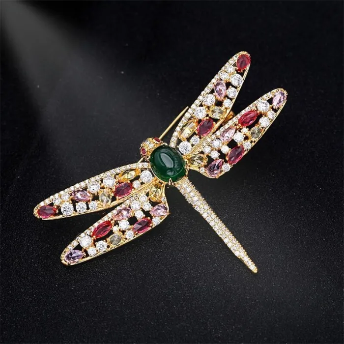 Broche libellule en cristal à la mode