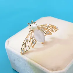 Fashionable gold brooch - with pearl bee & crystalsBrooches