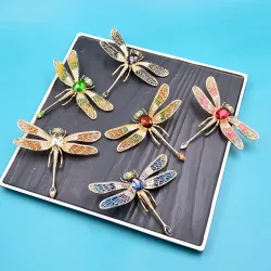 Elegant broche - stor krystal guldsmede
