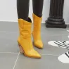 Snygga läderstövlar - halv vadlängd - tjock kilklack - cowboystil