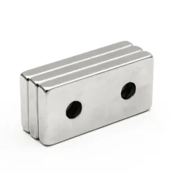 N35 - neodymmagnet - sterk blokk - 40 * 20 * 5mm - med dobbelt 5mm hull - 2 stk.