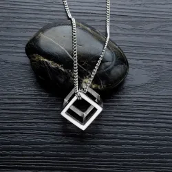 Collier de style punk - pendentif en forme de cube évidé - unisexe