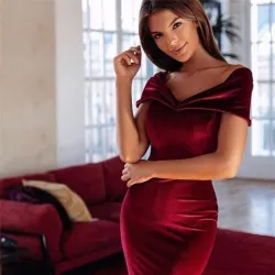 Fasjonabel fløyelskjole - off shoulders