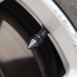 Partes de ruedaVálvulas de neumáticos universales - tapones de aluminio - espiga corta - 4 piezas