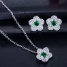 Blumenförmiges Schmuckset - Halskette - Ohrringe - Zirkonia