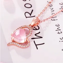 Elegant roséguld halsband - hjärtformat hänge - kristaller - rosa opal