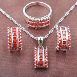 Elegant smykkesæt - med røde zirconia - halskæde - øreringe - ring