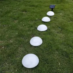 Hage solcellelys - halvklodeformet - 5 LED - vanntett - bakkemontert