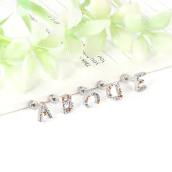 Brincos pequenos elegantes - com strass coloridos - letras do alfabeto