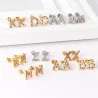 AretesElegantes aretes pequeños - con pedrería de colores - letras del alfabeto
