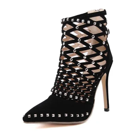 Sexy ankelstøvletter - høyhælte sandaler - gladiatorstil - nagler - utskåret burdesign