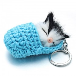 Schlafende Katze in einem handgewebten Bettchen - Schlüsselanhänger
