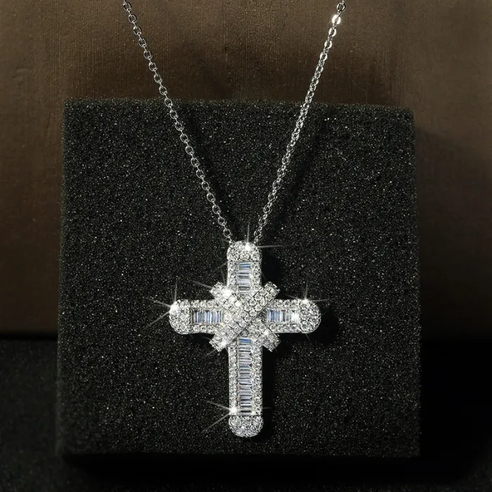 Colar de prata luxuoso - pingente de cruz de cristal branco