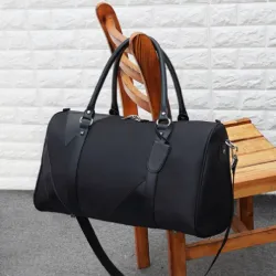 Fasjonabel reise-/sportsekk - vanntett nylon - stor kapasitet