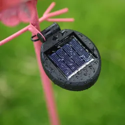 Hage solcellelys - metalllampe - vanntett - rosa flamingo