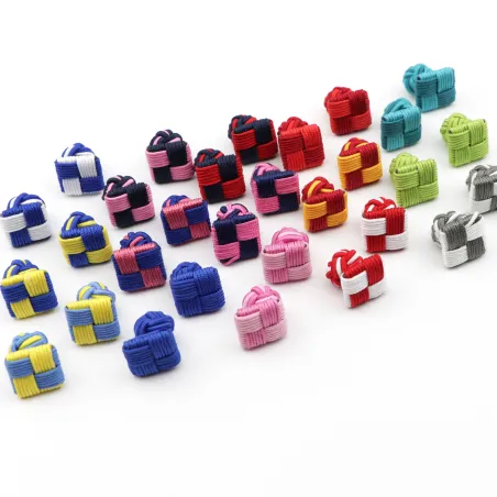 Nœuds carrés tressés colorés - boutons de manchette