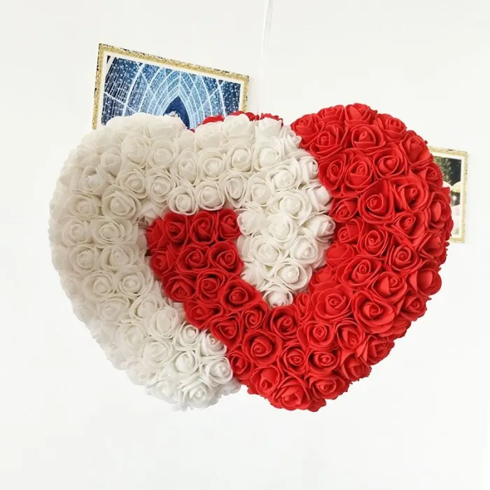 Hvid & rød rose hjerte - lavet af infinity roser - 30cm