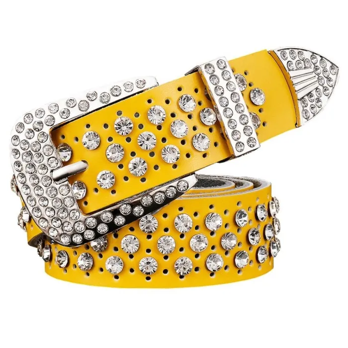 Fasjonabelt skinnbelte - med hull / rhinestones - metallspenne