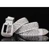 Fasjonabelt skinnbelte - med hull / rhinestones - metallspenne