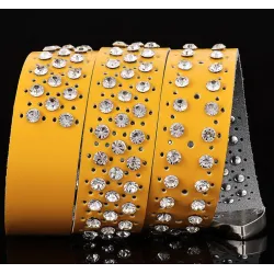 Moderiktigt läderbälte - med hål / strass - metallspänne